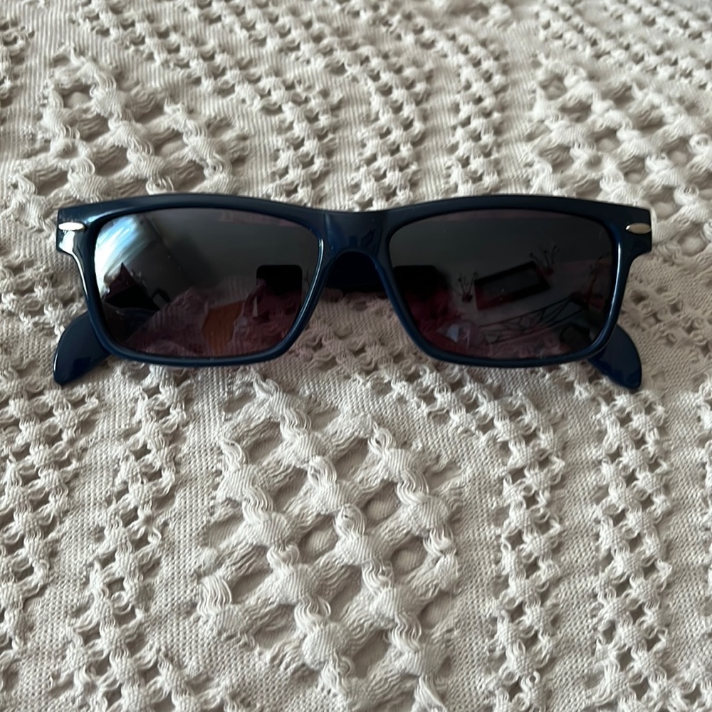 Women’s Sunglasses in Navy Blue NO brand name but good quality